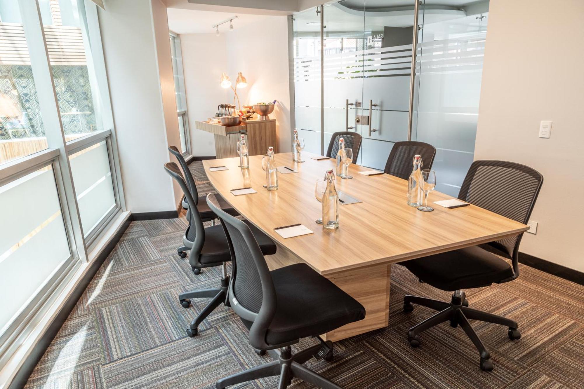 Sonesta Hotel Богота Екстер'єр фото A meeting room at a co-working space in Bangalore, India