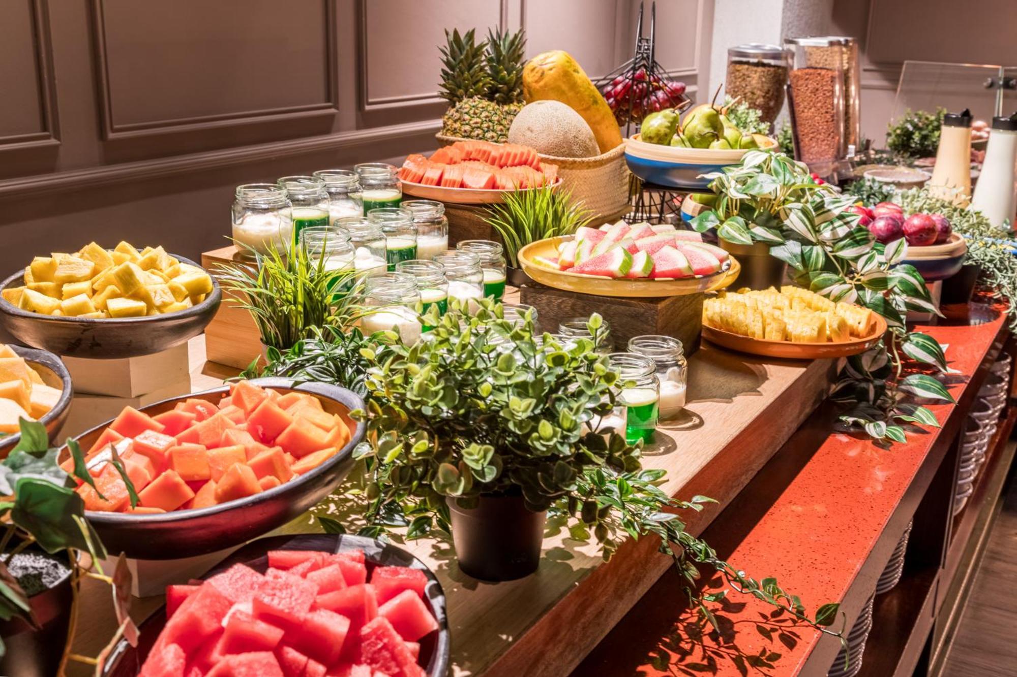 Sonesta Hotel Богота Екстер'єр фото A fruit salad bar